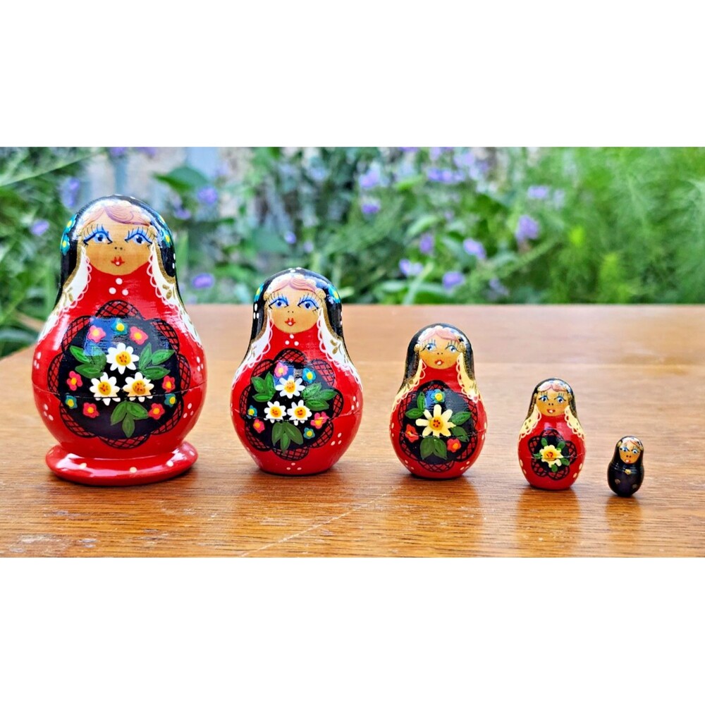 Vintage Russian Nesting Dolls 5pc Set Red Black Daisy Matryoshka 90s Folk Art